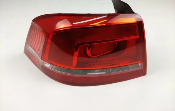 Volkswagen PASSAT B7 Rear/tail lights 3AE945095F