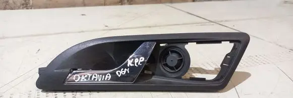 Skoda Octavia Mk2 (1Z) Front door interior handle 1Z0837247