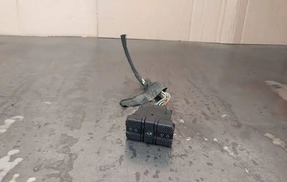 Volkswagen PASSAT B3 Electric window control switch 357959855K