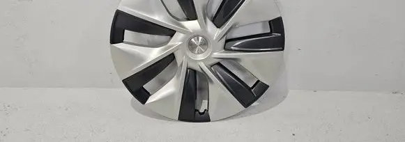 Tesla Model Y R19 wheel hub/cap/trim 1044235-00-C