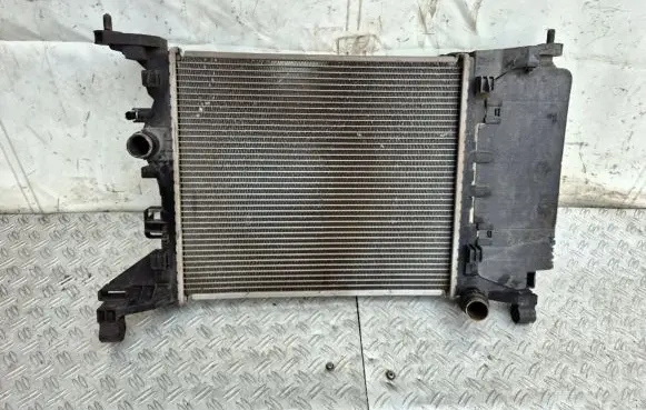 Opel Meriva B Coolant radiator 630734 2018W11 385310