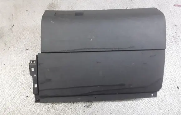 Volkswagen Touran I Glove box