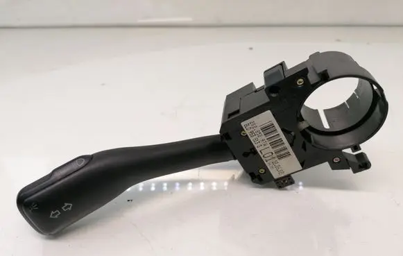 Volkswagen PASSAT B5.5 Indicator stalk 8L0953513G