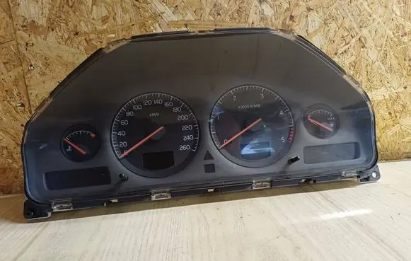 Speedometer (instrument cluster)