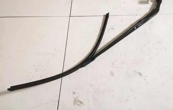 Toyota Avensis T270 Front wiper blade arm 3392126101 97035203