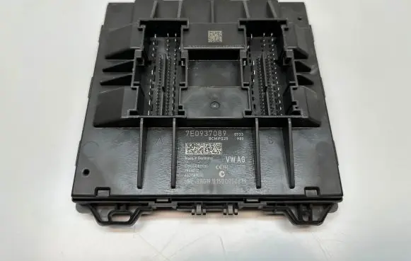 Volkswagen Amarok Comfort/convenience module 7E0937089 BCMPQ25
