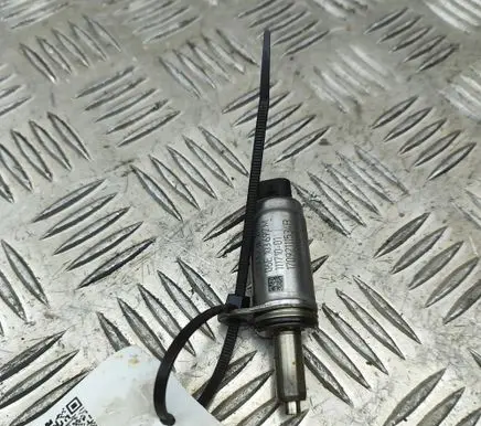 Porsche Macan (95B) Turbo solenoid valve 06E103697M