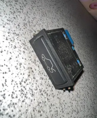 BMW 5 E39 Tailgate opening switch 8365579 03052500