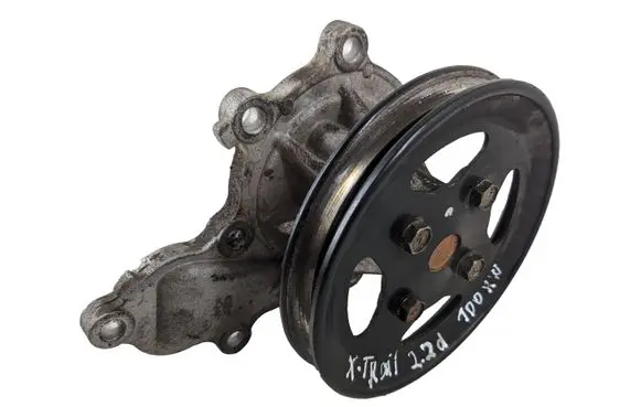 Nissan X-Trail T30 Water pump