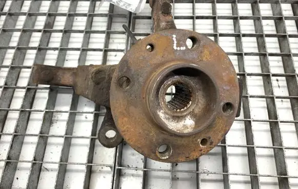 Nissan Note (E11) Front wheel hub spindle knuckle 