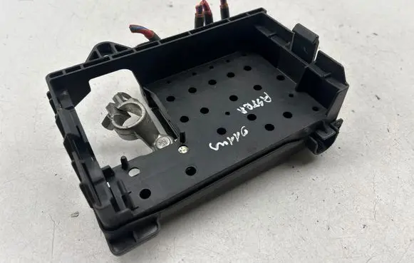 Opel Astra J Fuse module 365927271 1110007AA 13302307