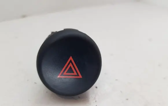 Nissan Juke I F15 Hazard light switch