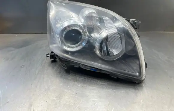 Toyota Avensis T250 Headlight/headlamp