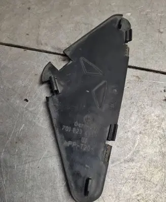 Volkswagen Transporter - Caravelle T4 Other engine bay part 701823496A