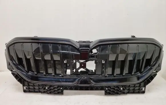 BMW 5 G60 Front bumper upper radiator grill
