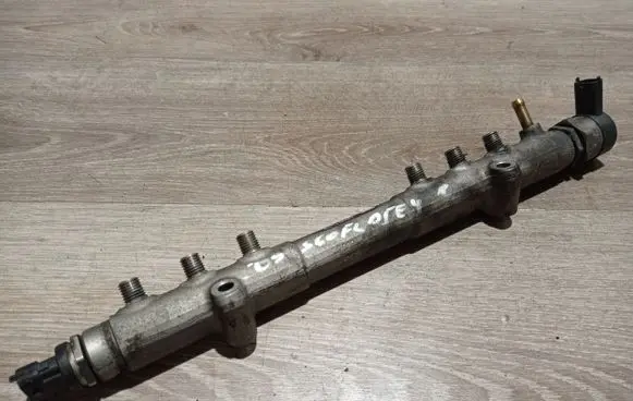 Volvo S60 Fuel main line pipe 0445215023 31259011 30777576
