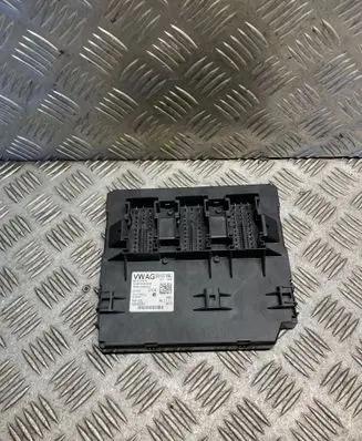 Volkswagen Jetta VI Central body control module 5K0937086J