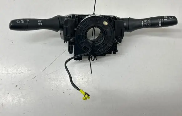 Wiper turn signal indicator stalk/switch