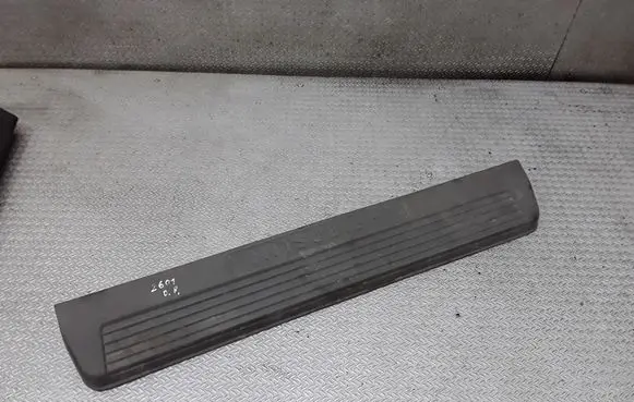 Mitsubishi Pajero Rear sill trim cover