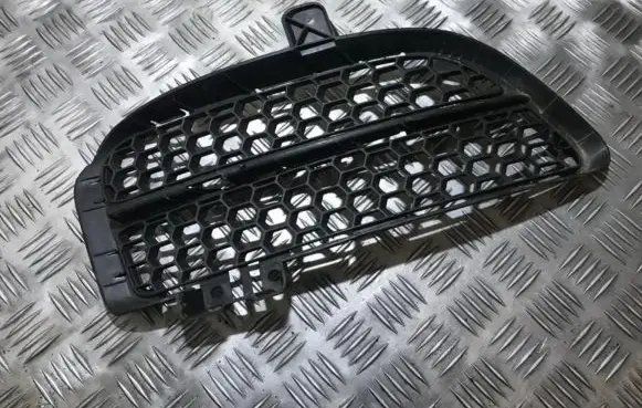 Volkswagen Touareg I Front bumper lower grill 7r6853665b