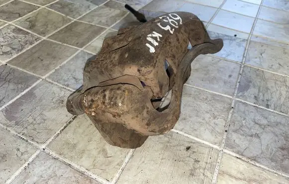 Hyundai Trajet Front brake caliper