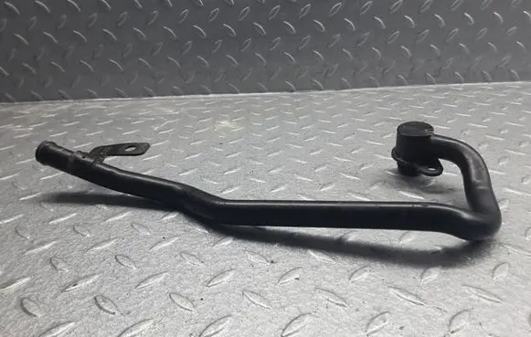 Volkswagen Jetta VI Engine coolant pipe/hose 04L121065AJ