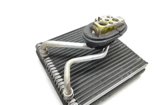 Audi Q3 8U Air conditioning (A/C) expansion valve 8U0820679 F670820U R134A