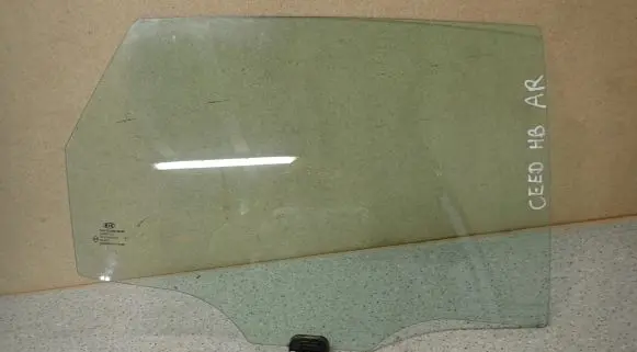 KIA Ceed Sliding door window/glass 