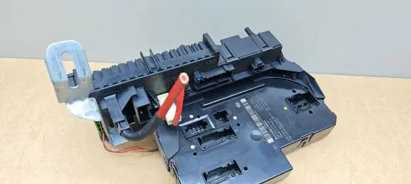Mercedes-Benz C W204 Fuse module 2049060105