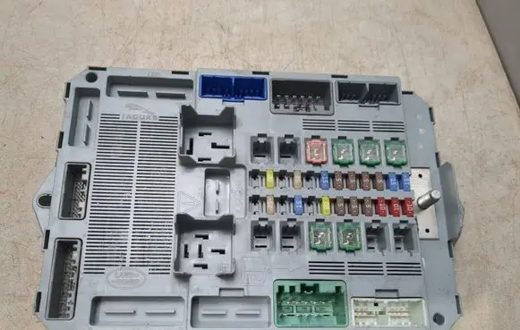 Jaguar XF X250 Fuse module 7370071940 A50044258 DX2314D628AG
