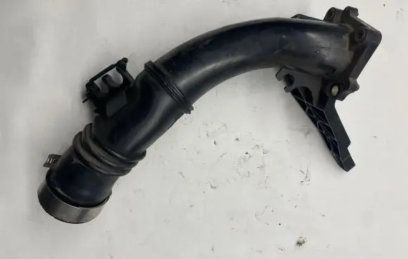 Ford Focus Intercooler hose/pipe AV609351