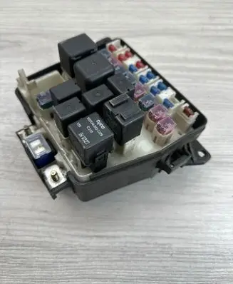 Mazda 323 F Fuse module V23134B52X379 0253333E23