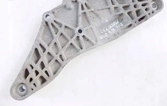 Audi A4 S4 B7 8E 8H Gearbox mounting bracket