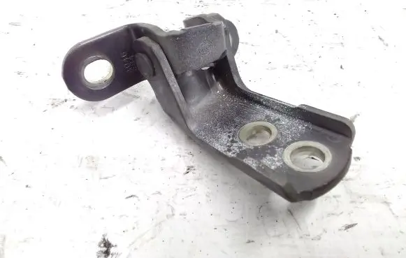 Lexus CT 200H Front door upper hinge