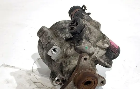 Renault Laguna III Power steering pump 8200739997