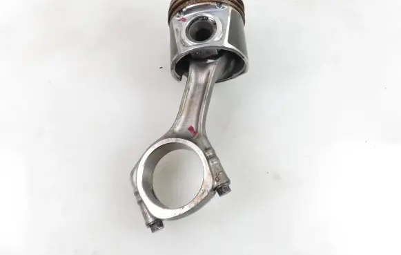 Iveco Daily 6th gen Piston with connecting rod