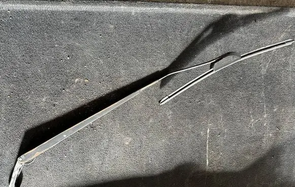 Toyota Corolla Verso AR10 Front wiper blade arm