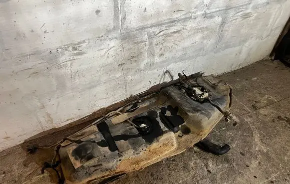 Toyota RAV 4 (XA30) Fuel tank 