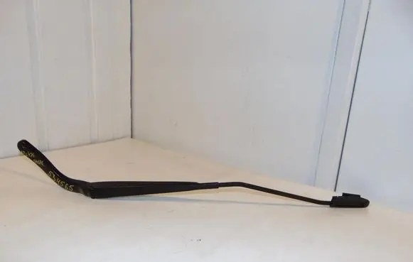 Front wiper blade arm