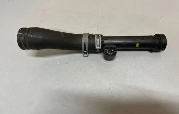 Mercedes-Benz C W205 Engine coolant pipe/hose 210474640R