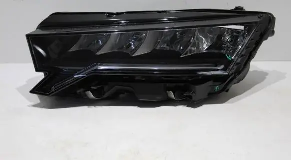 Skoda Octavia Mk4 Headlight/headlamp 5E4941009 LE22A6497 0301134231AA
