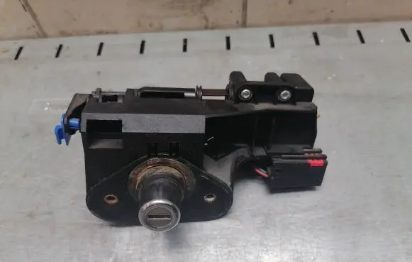 Opel Meriva A Tailgate exterior lock 09183495