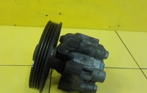 Opel Insignia A Power steering pump 13273781