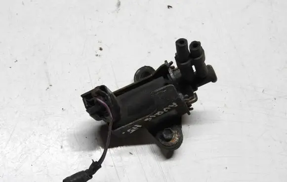 Toyota Auris 150 Vacuum valve 2581933030