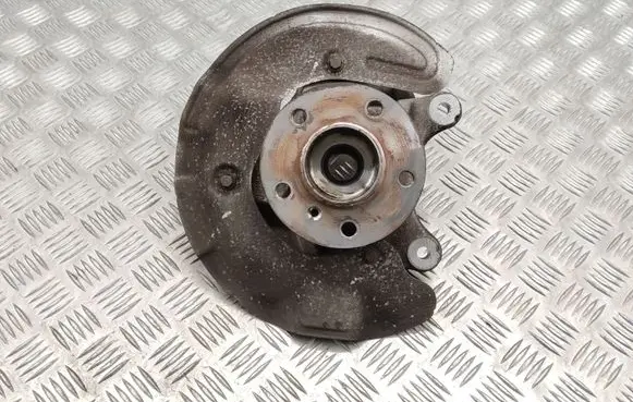 BMW X1 F48 F49 Front wheel hub 6876646