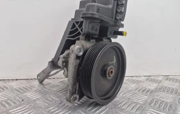 Mercedes-Benz C W204 Power steering pump 0064662601 LH2115670