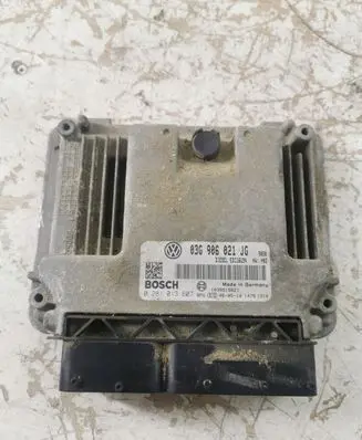 Volkswagen Golf V Engine control unit/module 03G906021