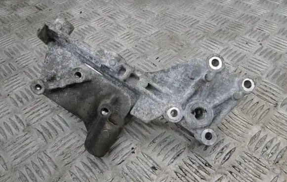Mercedes-Benz V Class W447 Generator/alternator bracket