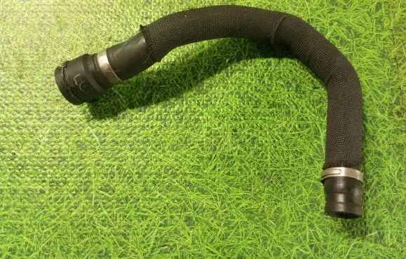 BMW X5M E70 Engine coolant pipe/hose 7589729