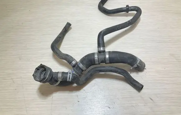Volvo XC90 Engine coolant pipe/hose 31368403